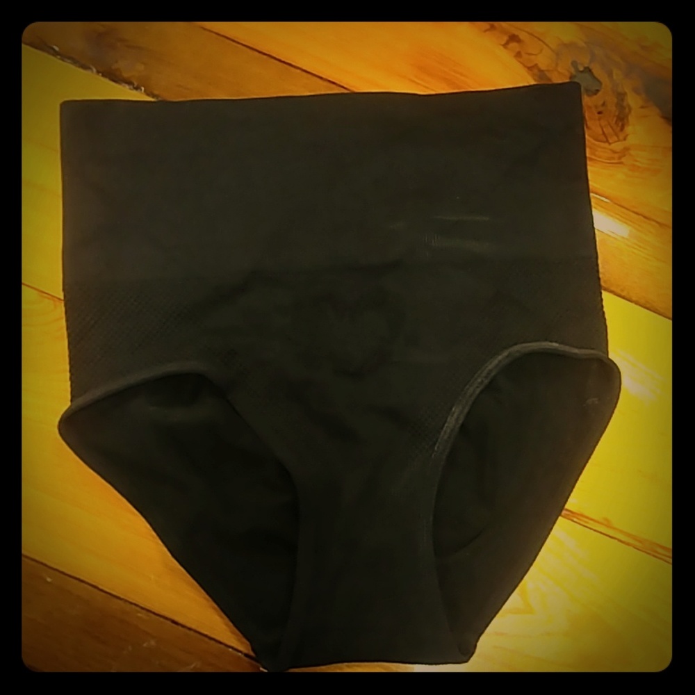 Hi-Waisted Comfort Brief w/Tummy Control